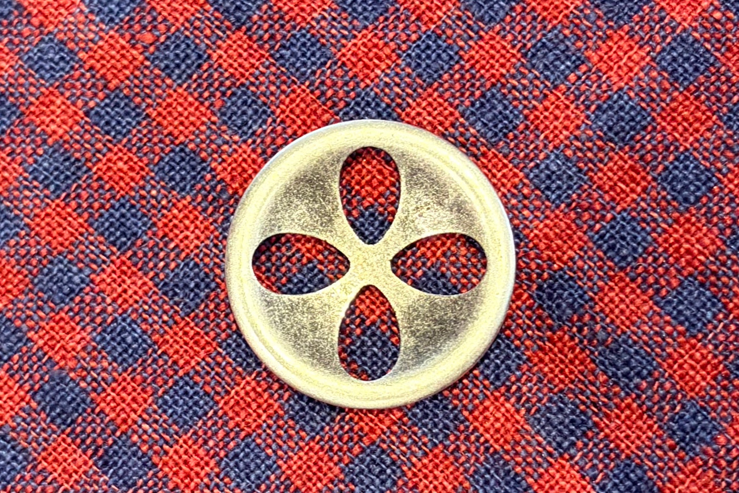 Metal Petal Button
