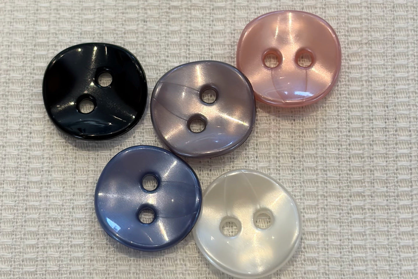 Wavy Plastic Shirt Button (Five Colours)